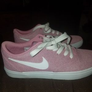 Womens NIKE sneakers